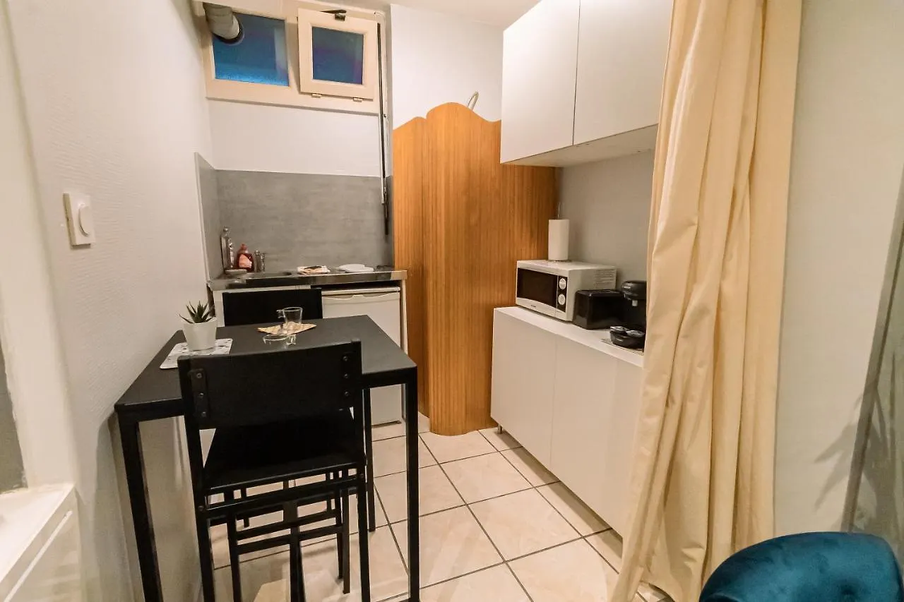 Appartement Cosy Avec Sauna Et Spa Privatifs Lyon 0*,  France